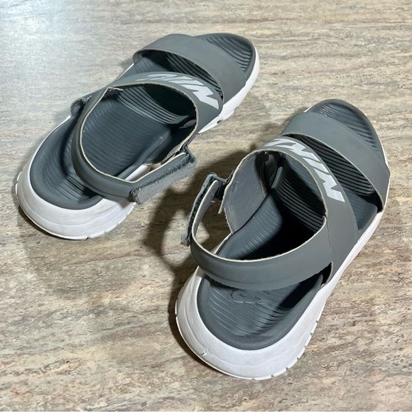 Nike open toe strapped sandals - Picture 8 of 15
